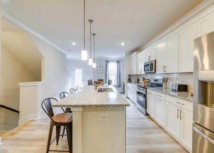 Pool Access! Newly Built Ocean Townhome